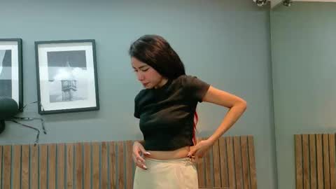 LUNA  online show from November 2025 01:34:02 PM