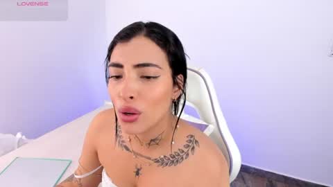 Snapshot of luna_rose10 chatting on June 2026 12:44:02 AM luna rose online show from June 2026 12:44:02 AM