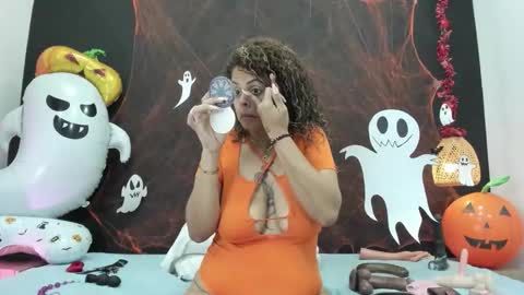 Luna online show from October 2025 08:32:01 PM