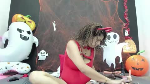 Luna online show from October 2025 08:20:01 PM