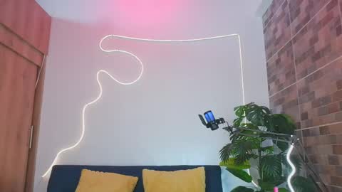 luna_valen online show from May 2026 04:31:02 AM