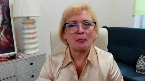 L u n a online show from May 2026 06:42:02 AM