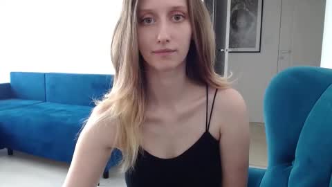 L U N A  online show from September 2025 12:40:01 PM