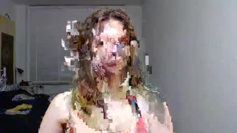 L U N A  online show from October 2025 06:28:01 AM