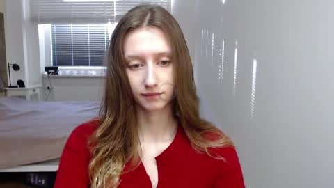 L U N A  online show from April 2026 05:27:02 AM