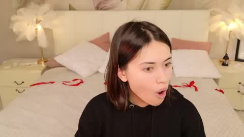 Luna online show from April 2026 02:22:02 PM