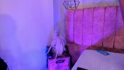 luna arias online show from June 2026 08:45:02 PM