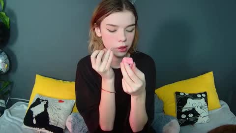 lunaastar_ online show from December 2024 08:16:01 AM
