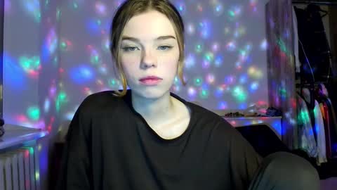 lunaastar_ online show from December 2024 04:38:02 PM