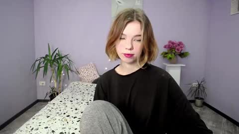 lunaastar_ online show from December 2024 10:38:02 AM
