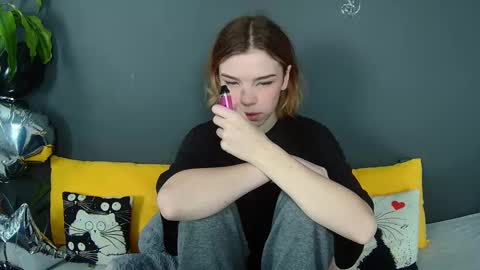 lunaastar_ online show from December 2024 10:14:01 AM