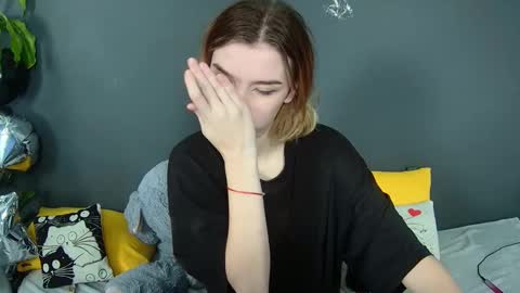 lunaastar_ online show from December 2024 10:24:01 AM