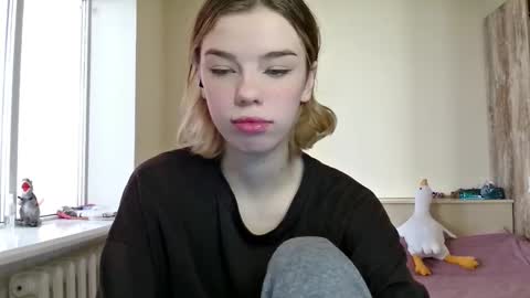 lunaastar_ online show from December 2024 09:29:02 AM