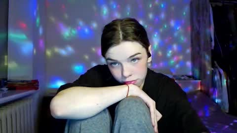 lunaastar_ online show from December 2024 04:06:01 PM