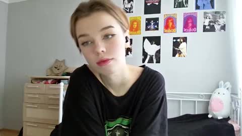 lunaastar_ online show from January 2025 01:10:02 PM