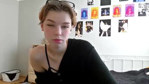 lunaastar_ online show from January 2025 11:29:02 AM