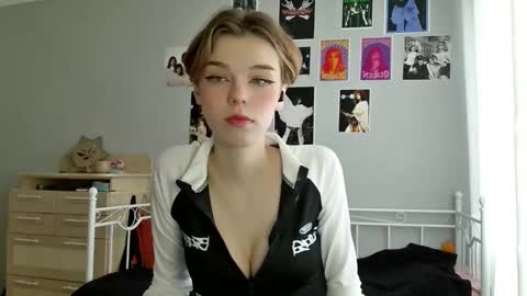 lunaastar_ online show from January 2025 12:15:02 PM