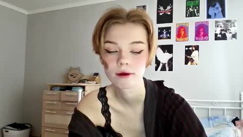 lunaastar_ online show from March 2025 11:07:02 AM