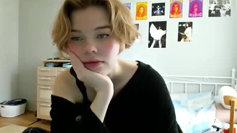 lunaastar_ online show from March 2025 08:07:01 AM