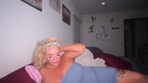 Snapshot of lunadaddysgirl chatting on March 2026 07:45:02 AM Luna Daddys Girl online show from March 2026 07:45:02 AM