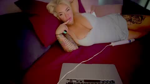 Snapshot of lunadaddysgirl chatting on June 2026 09:53:02 PM Luna Daddys Girl online show from June 2026 09:53:02 PM