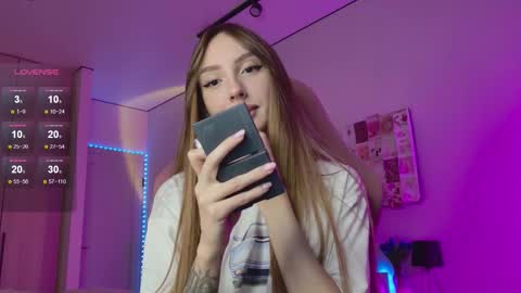 Luna online show from October 2025 12:42:02 AM