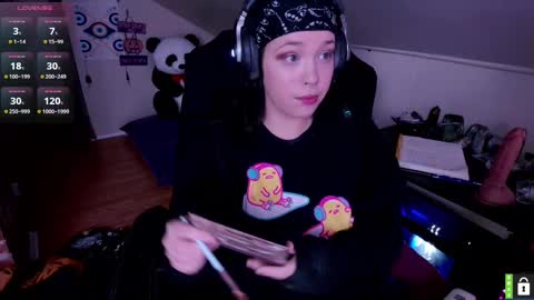 Luna online show from October 2025 05:04:02 AM