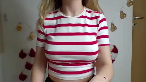 lunalovegood869275 online show from December 2025 02:59:01 PM