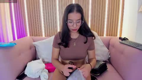 Snapshot of lunamillers_ chatting on July 2026 04:27:02 AM lunamillers_ online show from July 2026 04:27:02 AM