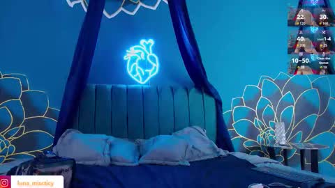 Luna online show from October 2025 08:07:02 PM