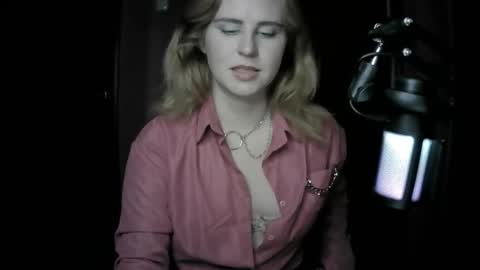 Snapshot of lunamystique_ chatting on October 2025 05:24:02 PM lunamystique_ online show from October 2025 05:24:02 PM
