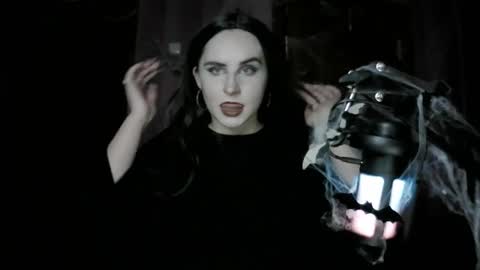 Snapshot of lunamystique_ chatting on October 2025 08:24:02 PM lunamystique_ online show from October 2025 08:24:02 PM