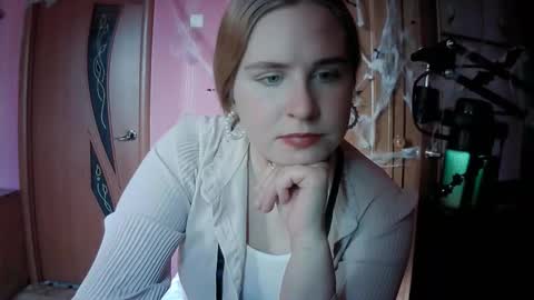 Snapshot of lunamystique_ chatting on November 2025 09:53:01 AM lunamystique_ online show from November 2025 09:53:01 AM