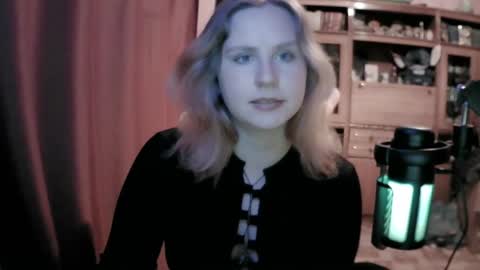 Snapshot of lunamystique_ chatting on April 2026 05:24:02 PM lunamystique_ online show from April 2026 05:24:02 PM