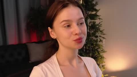 lunaolivia_ online show from November 2025 01:11:01 PM