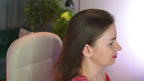 lunaolivia_ online show from April 2026 01:04:01 PM