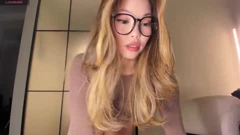 Snapshot of lunaonekiss chatting on October 2025 10:21:02 AM Aisha online show from October 2025 10:21:02 AM