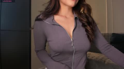 Aisha online show from April 2026 11:52:01 AM