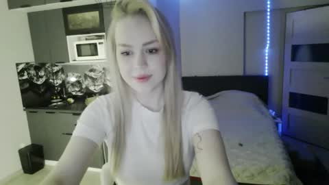 lunapeony online show from February 2026 11:39:02 PM