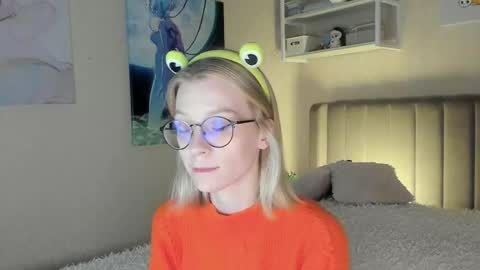 Sofia online show from October 2025 12:38:02 PM