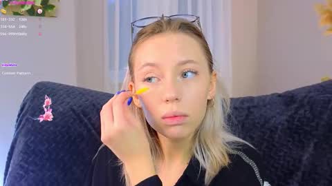 Kelly online show from September 2025 02:44:02 PM