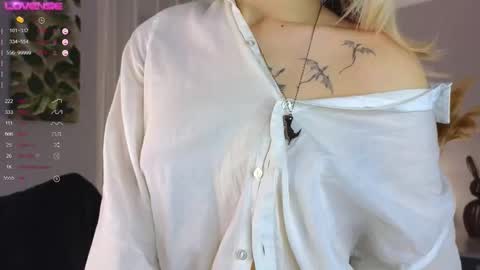 Kelly online show from October 2025 03:01:01 PM