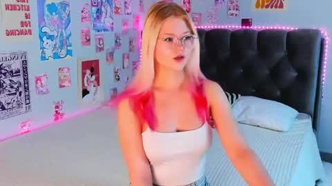 lunariafox online show from June 2026 02:52:02 PM