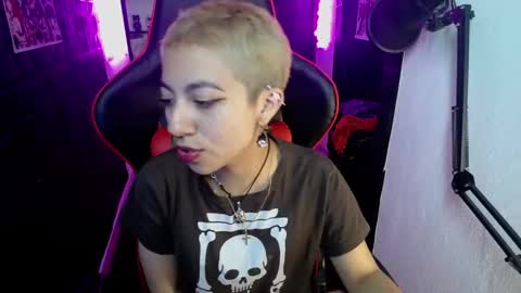 lunarichy online show from November 2025 08:07:01 PM