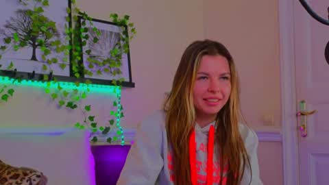 Luna Rishi online show from January 2025 01:03:01 PM