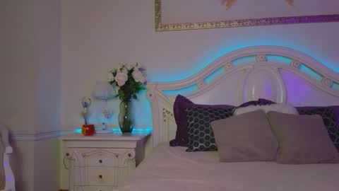 Luna Rishi online show from October 2025 06:09:01 AM