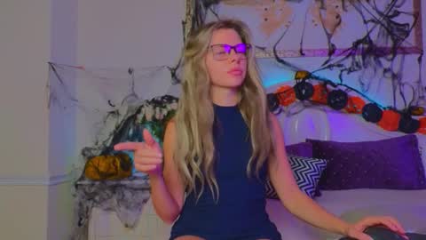 Luna Rishi online show from October 2025 11:44:02 AM