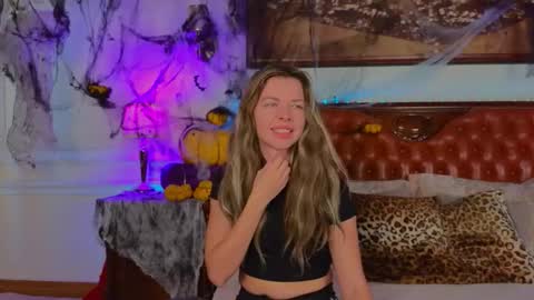 Luna Rishi online show from November 2025 06:04:02 AM