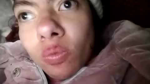 lunatraviesa28 online show from April 2026 08:29:01 PM