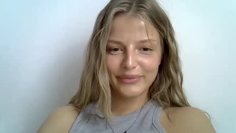 Luna  online show from September 2025 01:43:02 PM